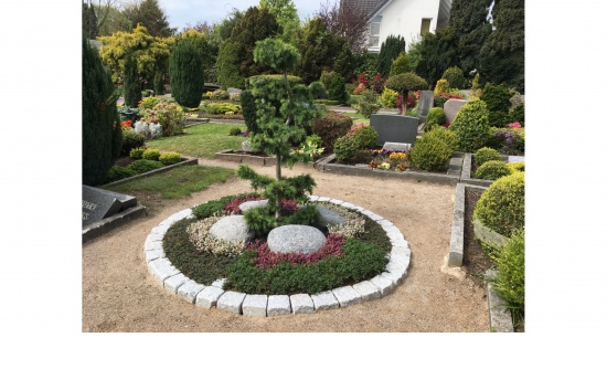ev. Friedhof Haan - Urnenwahl-Bestattungsgarten  