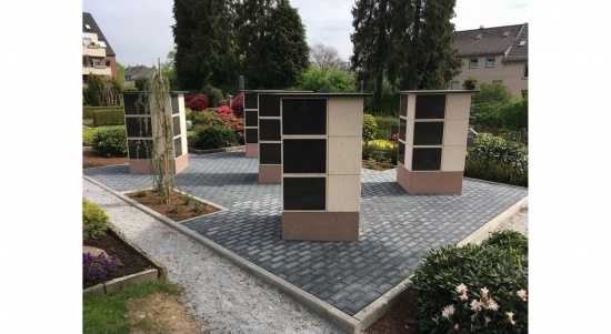ev. Friedhof Haan - Urnenquader  