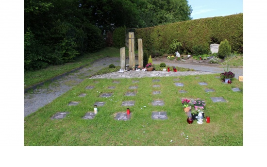 kath. Friedhof Gruiten - Rasenreihenurnengräber  